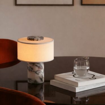 Sandhamn Tischlampe – Luxuriöses Marmordesign von Bonordic